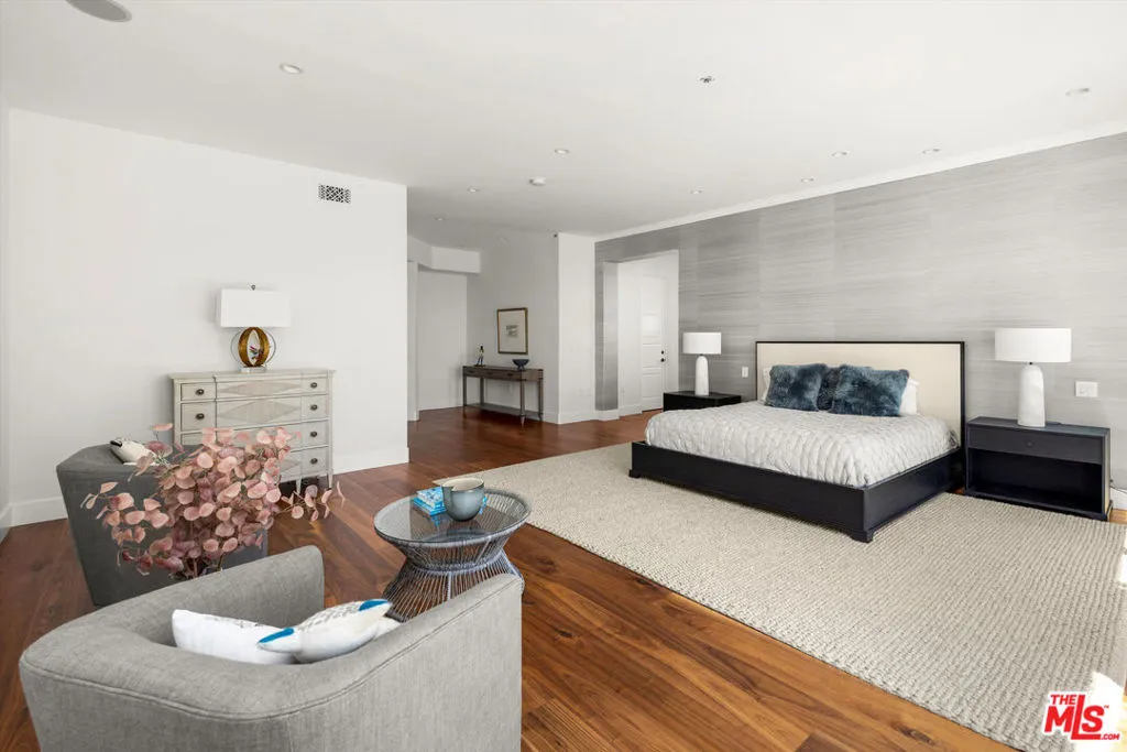 Santa Barbara, California 93109, United States, 4 Bedrooms Bedrooms, ,5 BathroomsBathrooms,Residential,Pending,134715