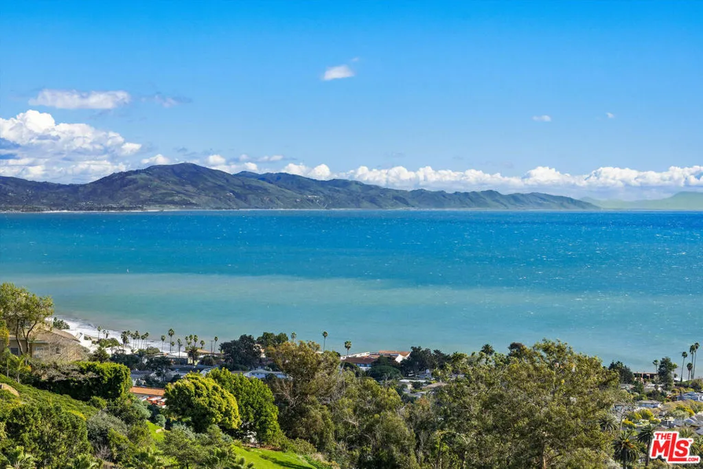 Santa Barbara, California 93109, United States, 4 Bedrooms Bedrooms, ,5 BathroomsBathrooms,Residential,Pending,134715