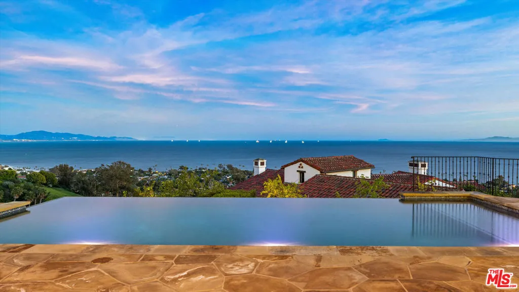 Santa Barbara, California 93109, United States, 4 Bedrooms Bedrooms, ,5 BathroomsBathrooms,Residential,Pending,134715