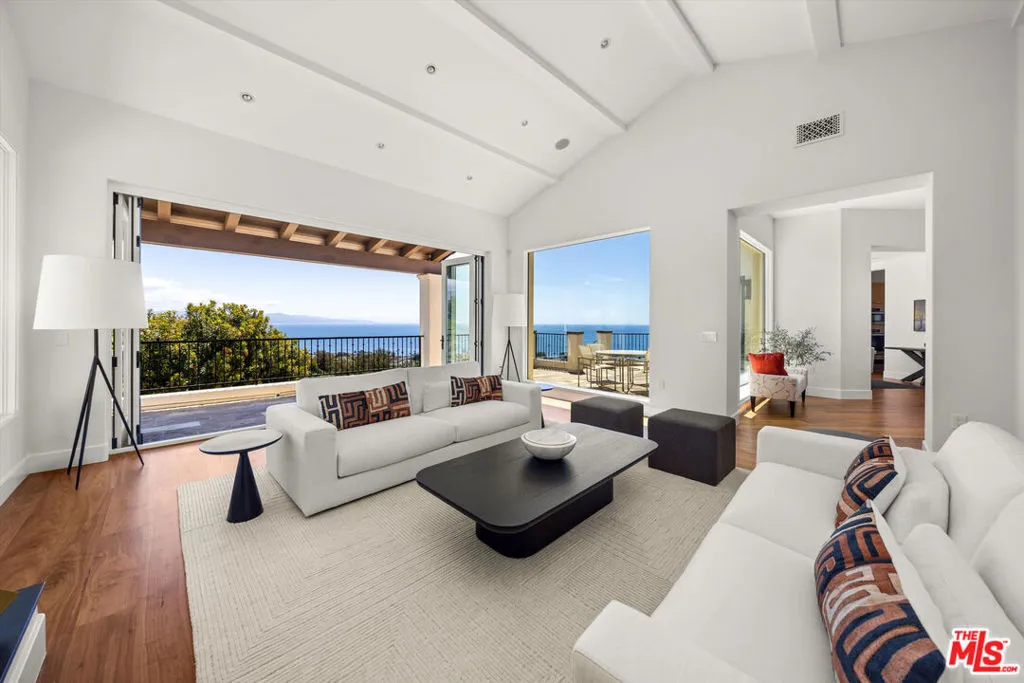 Santa Barbara, California 93109, United States, 4 Bedrooms Bedrooms, ,5 BathroomsBathrooms,Residential,Pending,134715