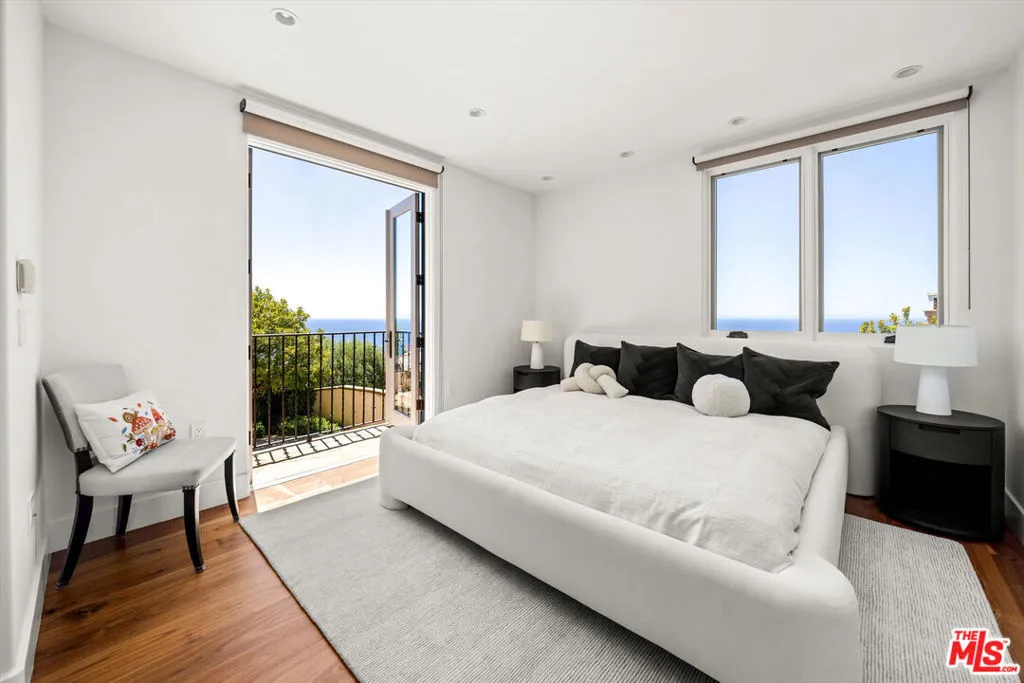 Santa Barbara, California 93109, United States, 4 Bedrooms Bedrooms, ,5 BathroomsBathrooms,Residential,Pending,134715