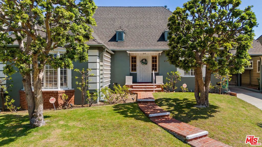 Properties 1 2752 Club Drive