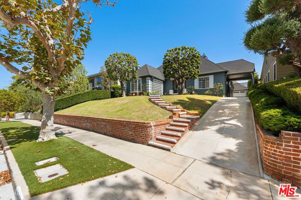 Properties 2 2752 Club Drive