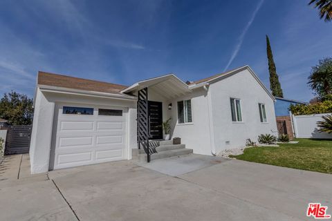 A home in Reseda