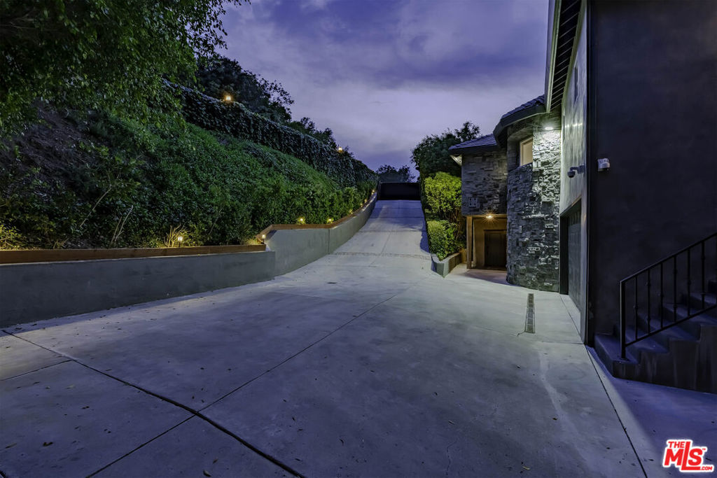 Properties 2 12917 Galewood Street
