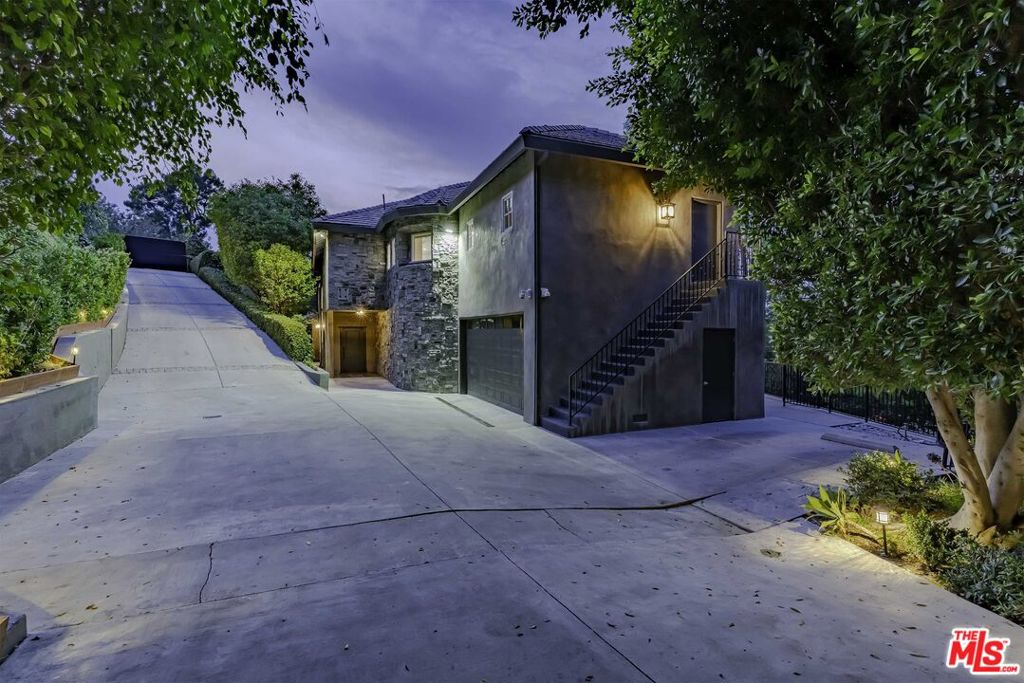 Properties 1 12917 Galewood Street