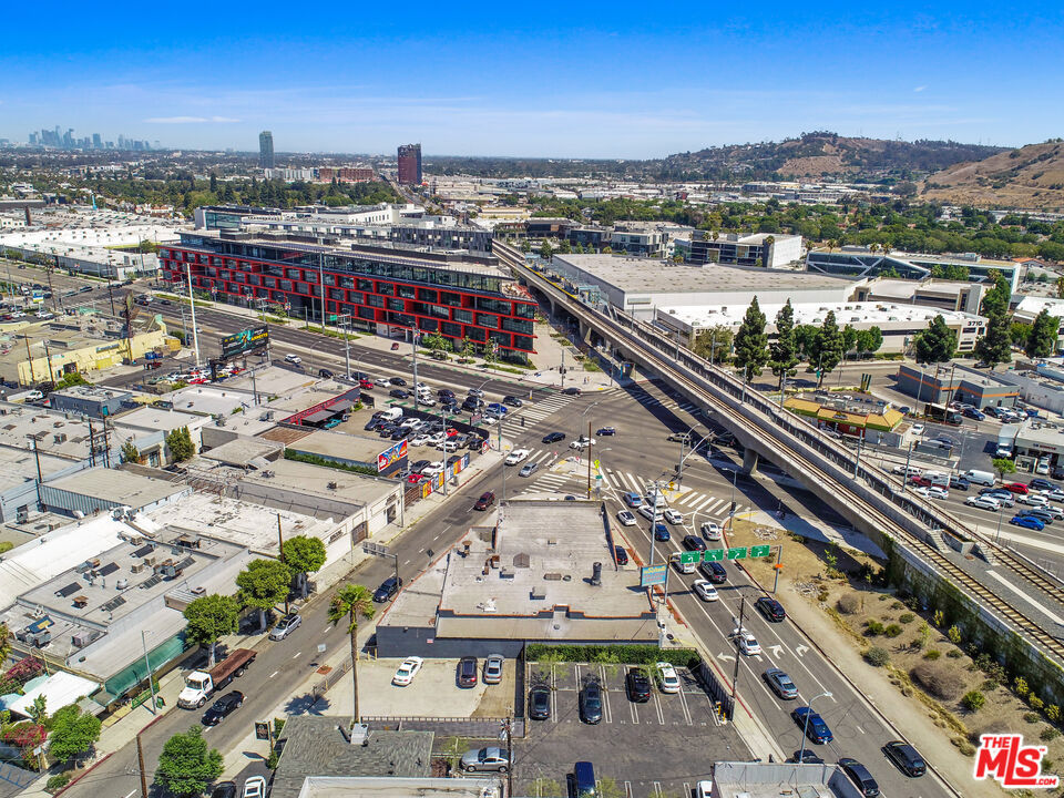 Properties 4 8953 Venice Boulevard