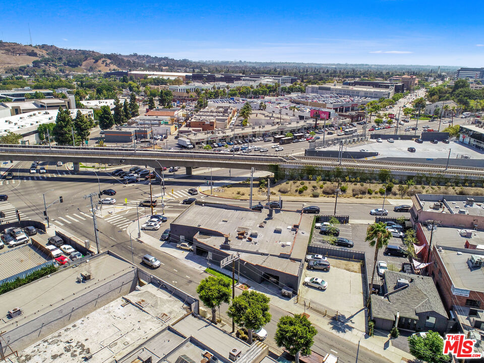 Properties 2 8953 Venice Boulevard
