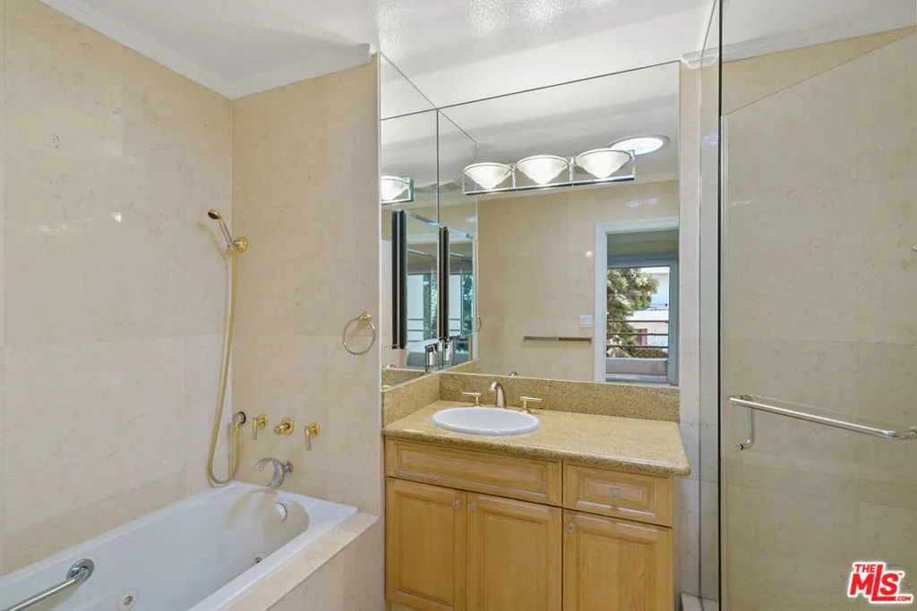 West Hollywood, California 90069, United States, 2 Bedrooms Bedrooms, ,3 BathroomsBathrooms,Residential,Active,88587