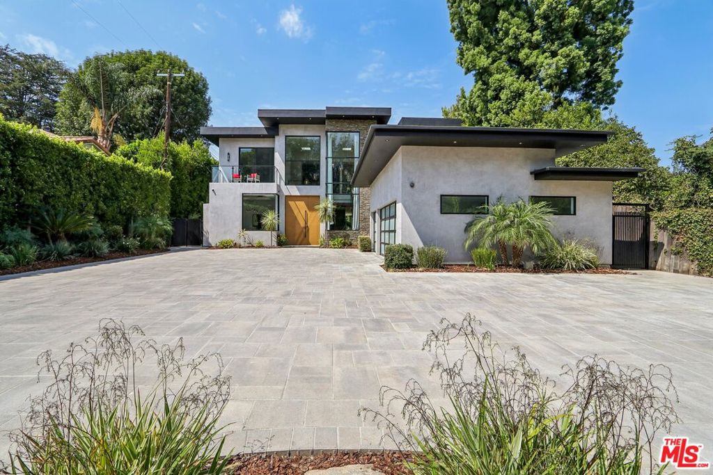 Properties 4 5301 Amestoy Avenue