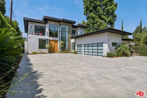5301 Amestoy Avenue Encino CA 91316