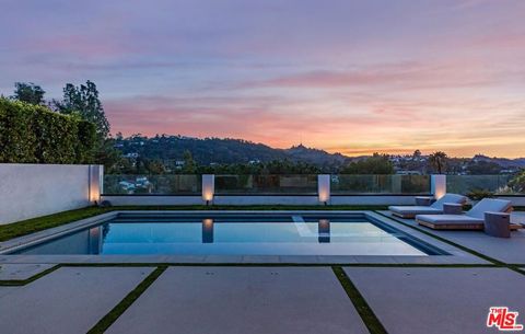 A home in Studio City