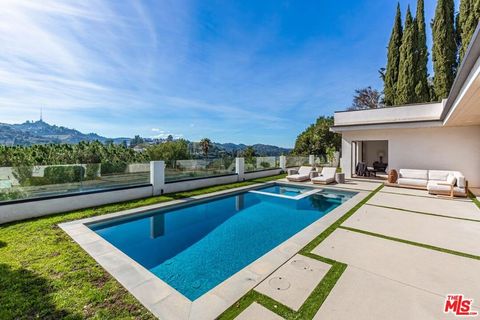 A home in Studio City