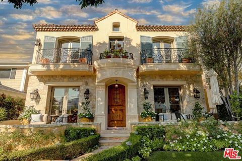 A home in Corona Del Mar