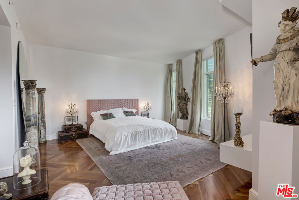 1 W Century Drive 17C