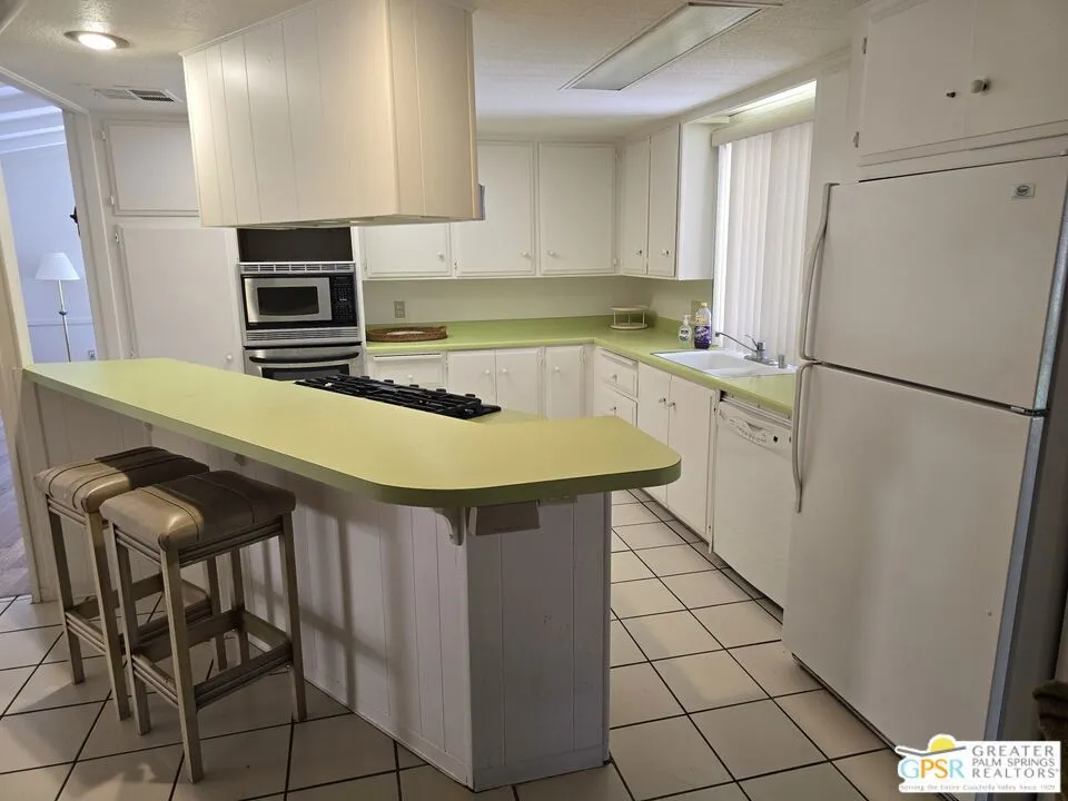 Cathedral City, California 92234, United States, 2 Bedrooms Bedrooms, ,2 BathroomsBathrooms,Residential,Pending,137784