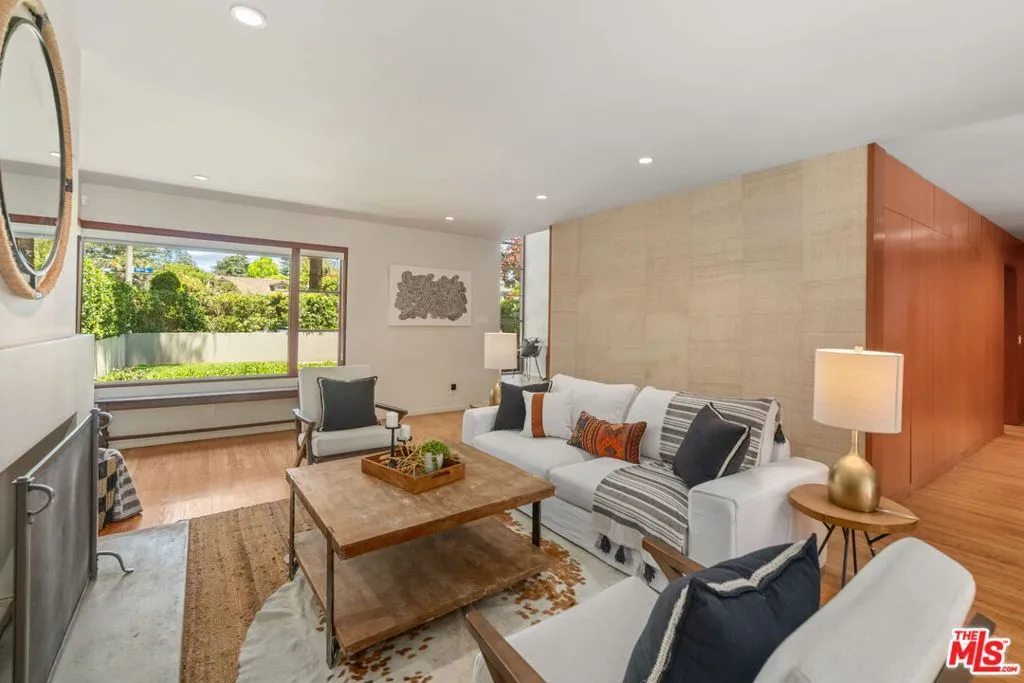 Santa Monica, California 90402, United States, 6 Bedrooms Bedrooms, ,4 BathroomsBathrooms,Residential,Active,127371