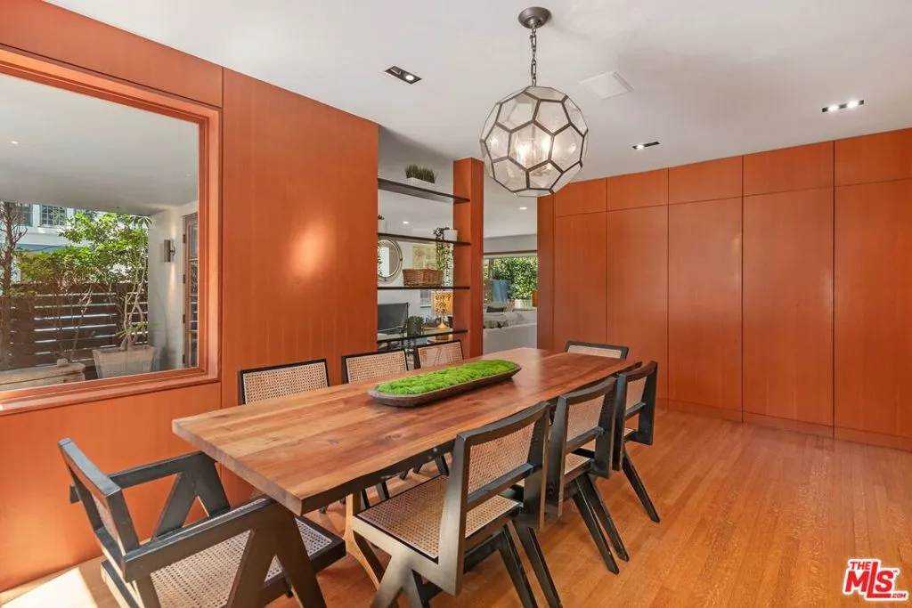 Santa Monica, California 90402, United States, 6 Bedrooms Bedrooms, ,4 BathroomsBathrooms,Residential,Active,127371