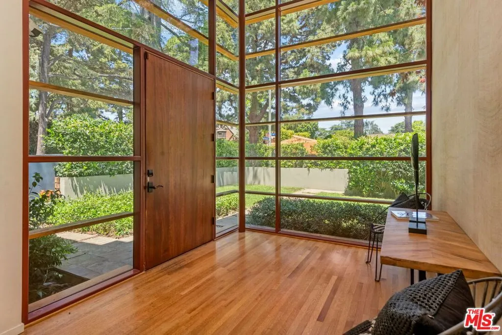 Santa Monica, California 90402, United States, 6 Bedrooms Bedrooms, ,4 BathroomsBathrooms,Residential,Active,127371