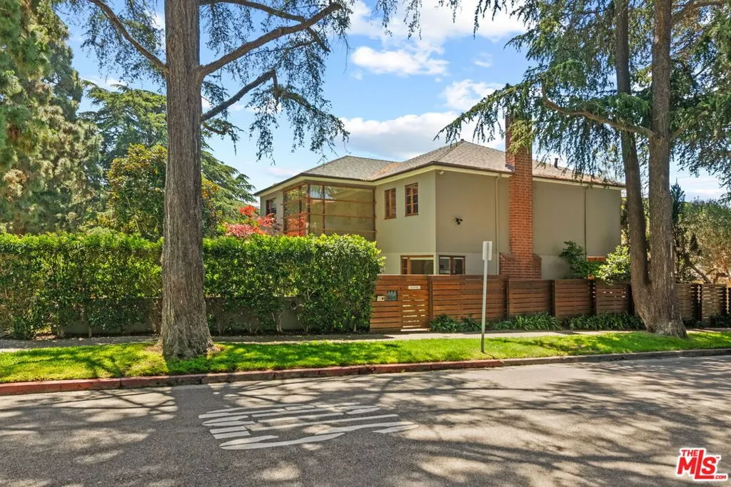 Santa Monica, California 90402, United States, 6 Bedrooms Bedrooms, ,4 BathroomsBathrooms,Residential,Active,127371