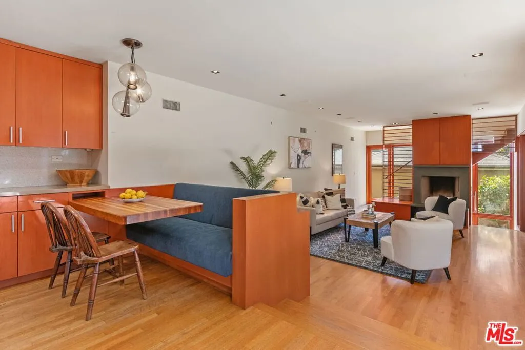 Santa Monica, California 90402, United States, 6 Bedrooms Bedrooms, ,4 BathroomsBathrooms,Residential,Active,127371