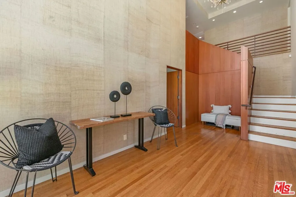 Santa Monica, California 90402, United States, 6 Bedrooms Bedrooms, ,4 BathroomsBathrooms,Residential,Active,127371