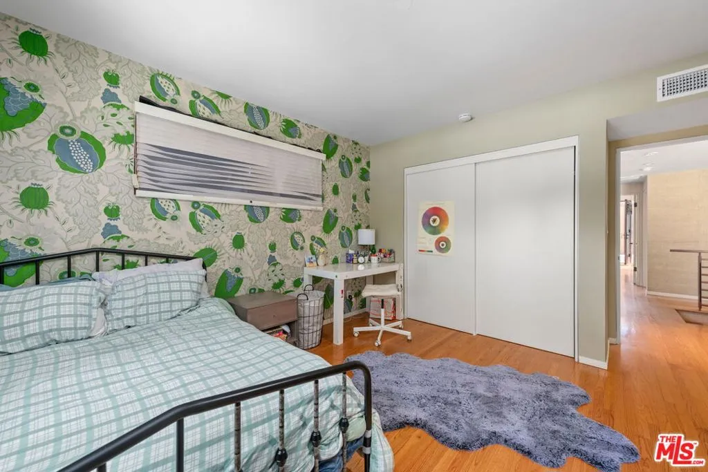 Santa Monica, California 90402, United States, 6 Bedrooms Bedrooms, ,4 BathroomsBathrooms,Residential,Active,127371