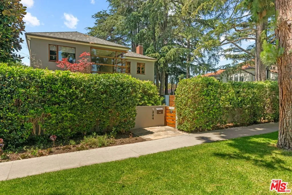 Santa Monica, California 90402, United States, 6 Bedrooms Bedrooms, ,4 BathroomsBathrooms,Residential,Active,127371