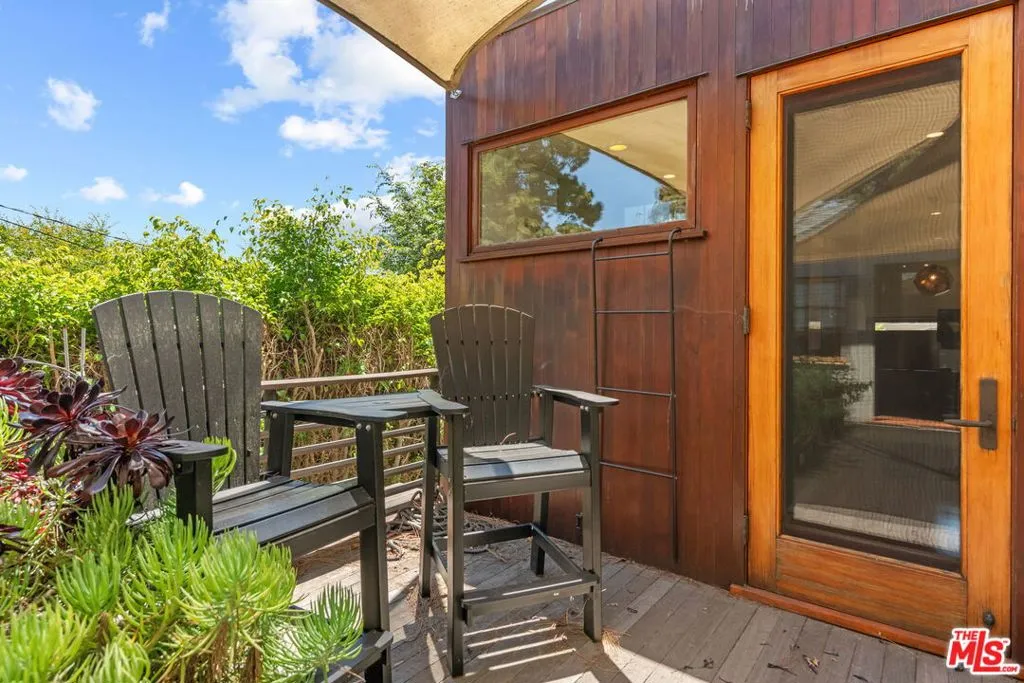 Santa Monica, California 90402, United States, 6 Bedrooms Bedrooms, ,4 BathroomsBathrooms,Residential,Active,127371