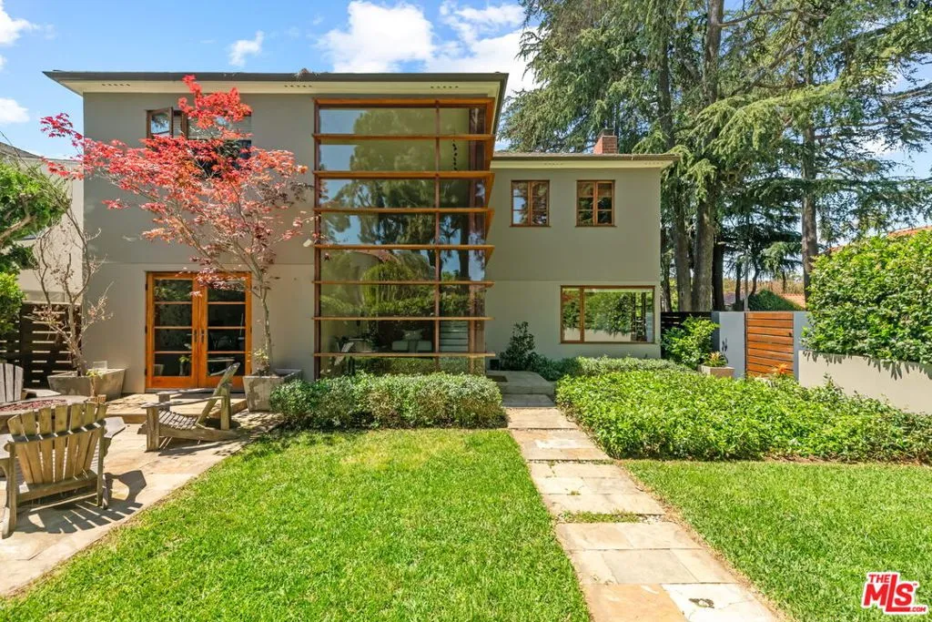 Santa Monica, California 90402, United States, 6 Bedrooms Bedrooms, ,4 BathroomsBathrooms,Residential,Active,127371