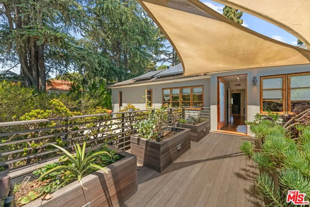 Santa Monica, California 90402, United States, 6 Bedrooms Bedrooms, ,4 BathroomsBathrooms,Residential,Active,127371