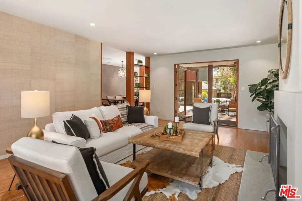 Santa Monica, California 90402, United States, 6 Bedrooms Bedrooms, ,4 BathroomsBathrooms,Residential,Active,127371