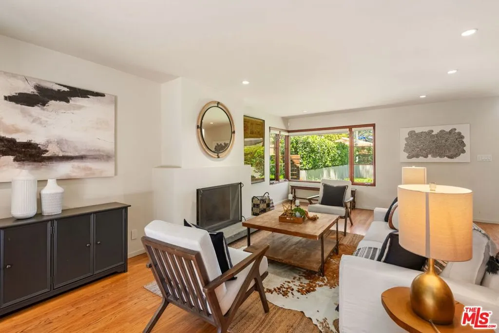 Santa Monica, California 90402, United States, 6 Bedrooms Bedrooms, ,4 BathroomsBathrooms,Residential,Active,127371