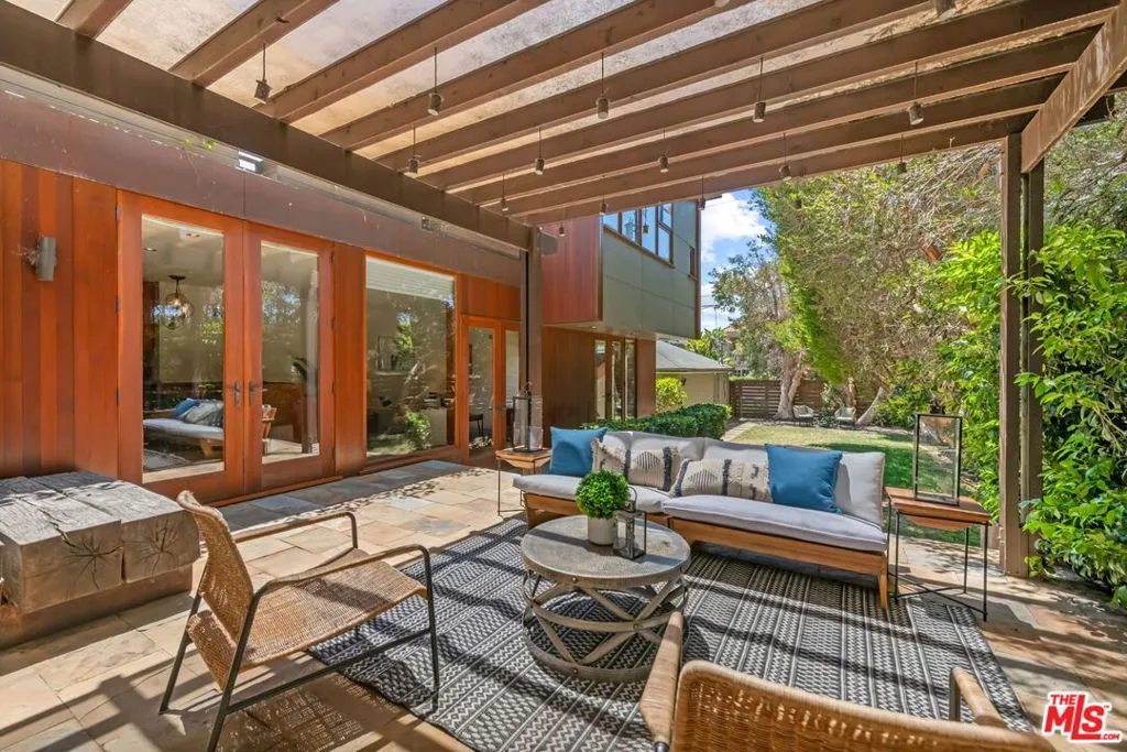 Santa Monica, California 90402, United States, 6 Bedrooms Bedrooms, ,4 BathroomsBathrooms,Residential,Active,127371