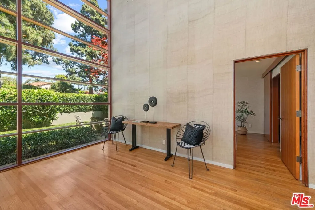 Santa Monica, California 90402, United States, 6 Bedrooms Bedrooms, ,4 BathroomsBathrooms,Residential,Active,127371