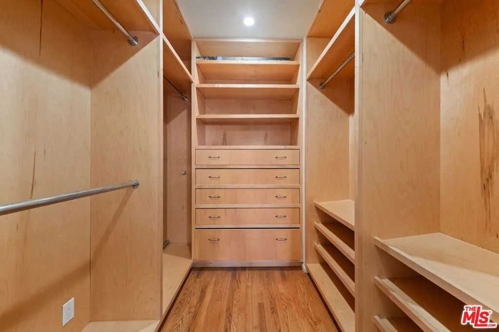 Santa Monica, California 90402, United States, 6 Bedrooms Bedrooms, ,4 BathroomsBathrooms,Residential,Active,127371