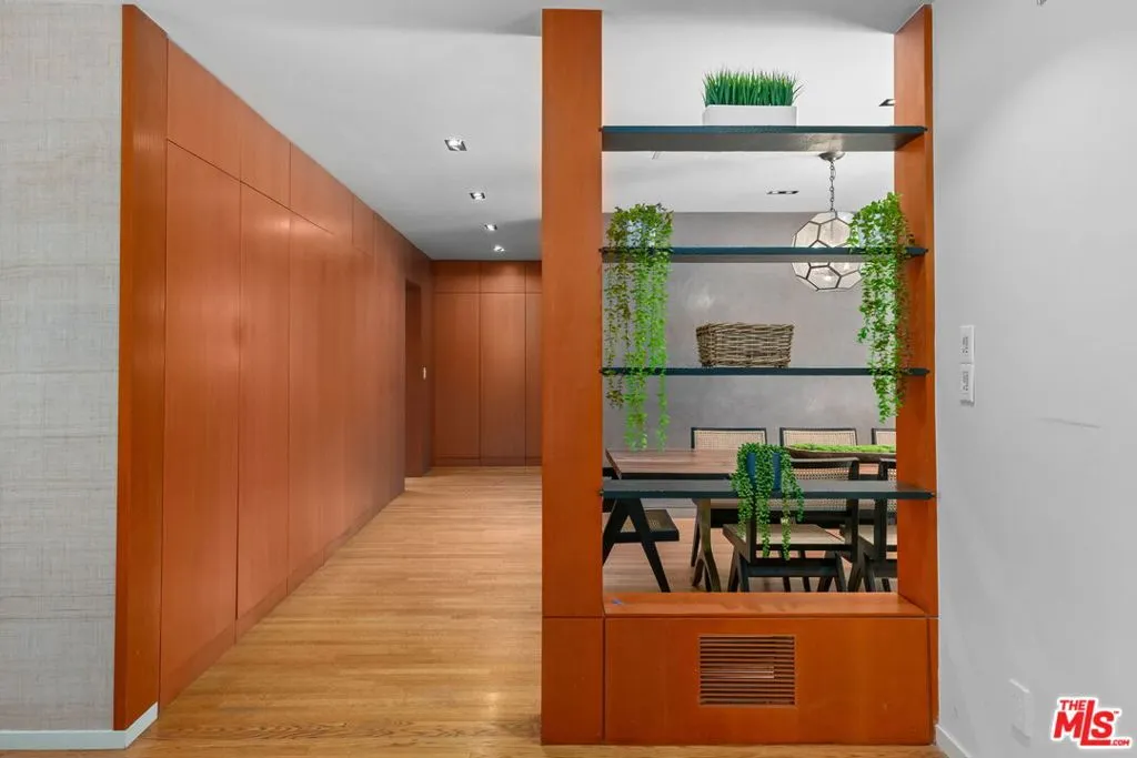 Santa Monica, California 90402, United States, 6 Bedrooms Bedrooms, ,4 BathroomsBathrooms,Residential,Active,127371