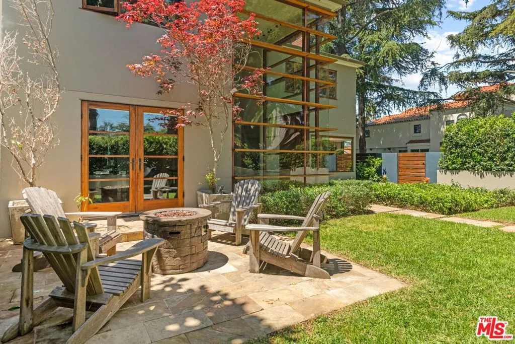 Santa Monica, California 90402, United States, 6 Bedrooms Bedrooms, ,4 BathroomsBathrooms,Residential,Active,127371