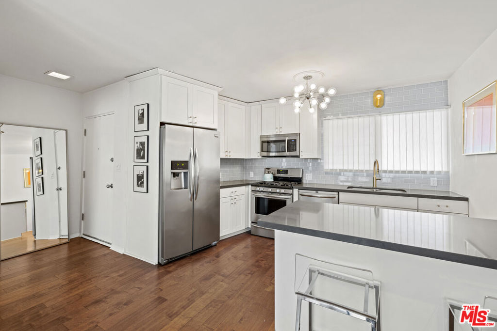 Properties 3 1400 N Hayworth Avenue 10