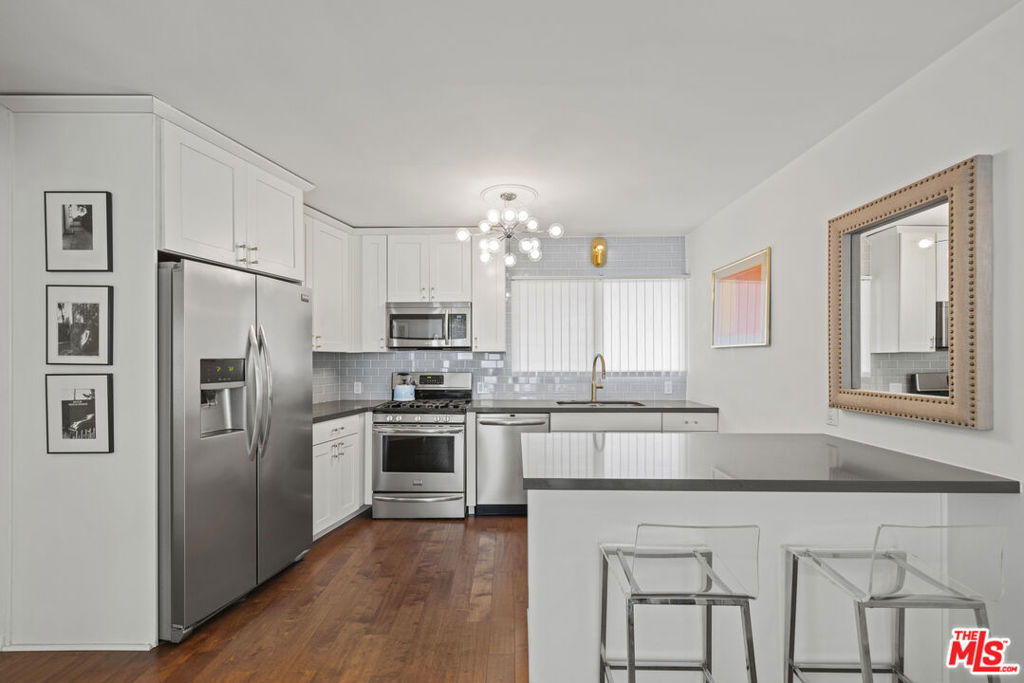 Properties 2 1400 N Hayworth Avenue 10