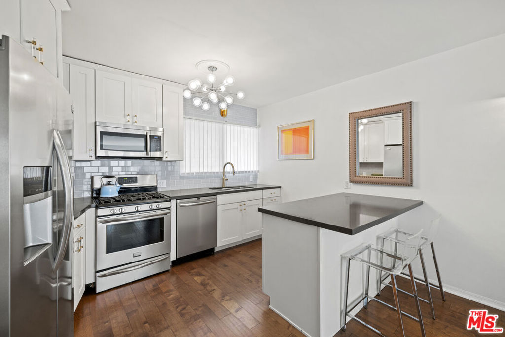 Properties 4 1400 N Hayworth Avenue 10