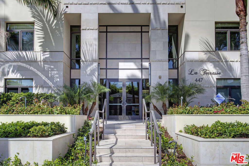 Properties 1 447 N Doheny Drive 304