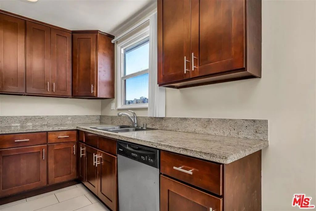 Los Angeles, California 90035, United States, 1 Bedroom Bedrooms, ,1 BathroomBathrooms,Residential,Active,85546