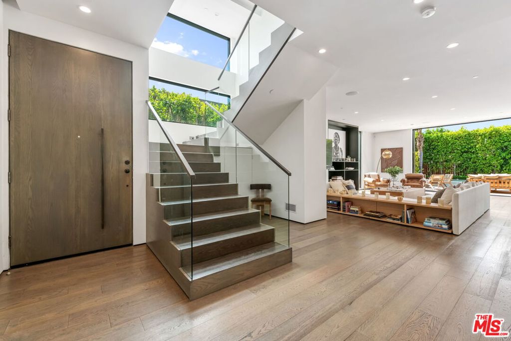 Properties 4 737 N Gardner Street