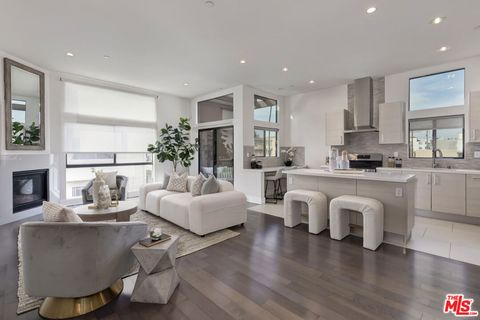 11811 Kiowa Avenue PH3 Los Angeles CA 90049