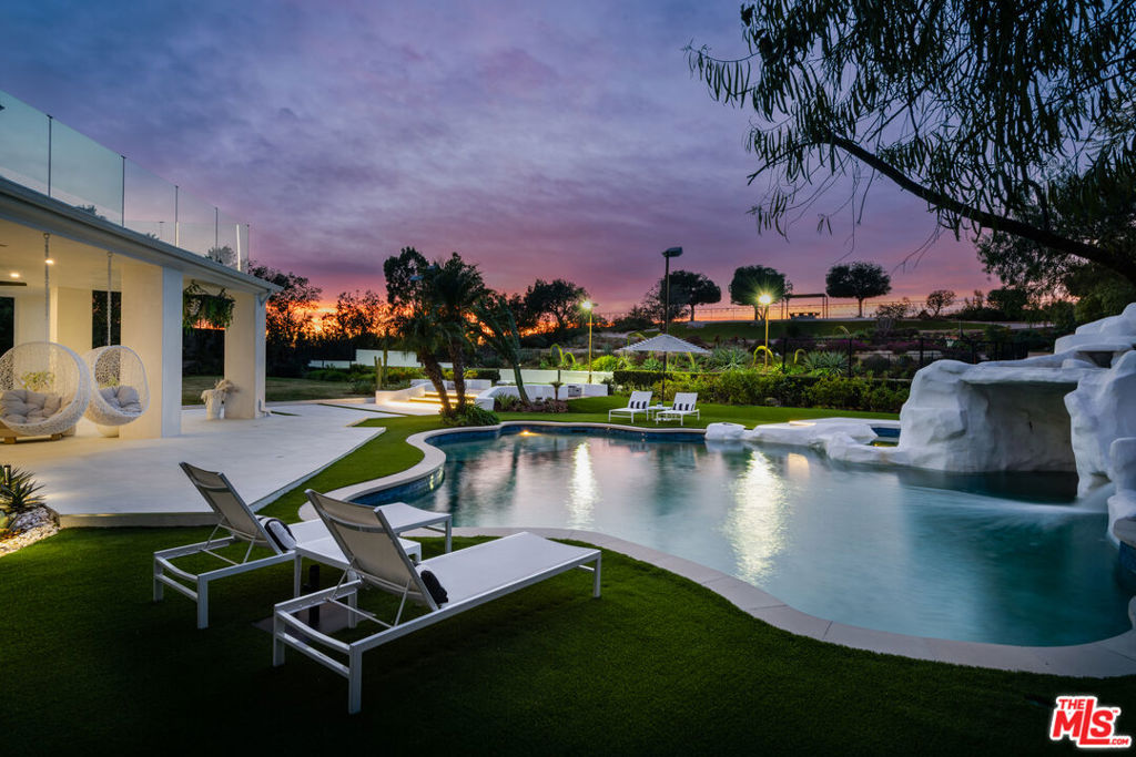 Properties 2 5541 Amber Circle