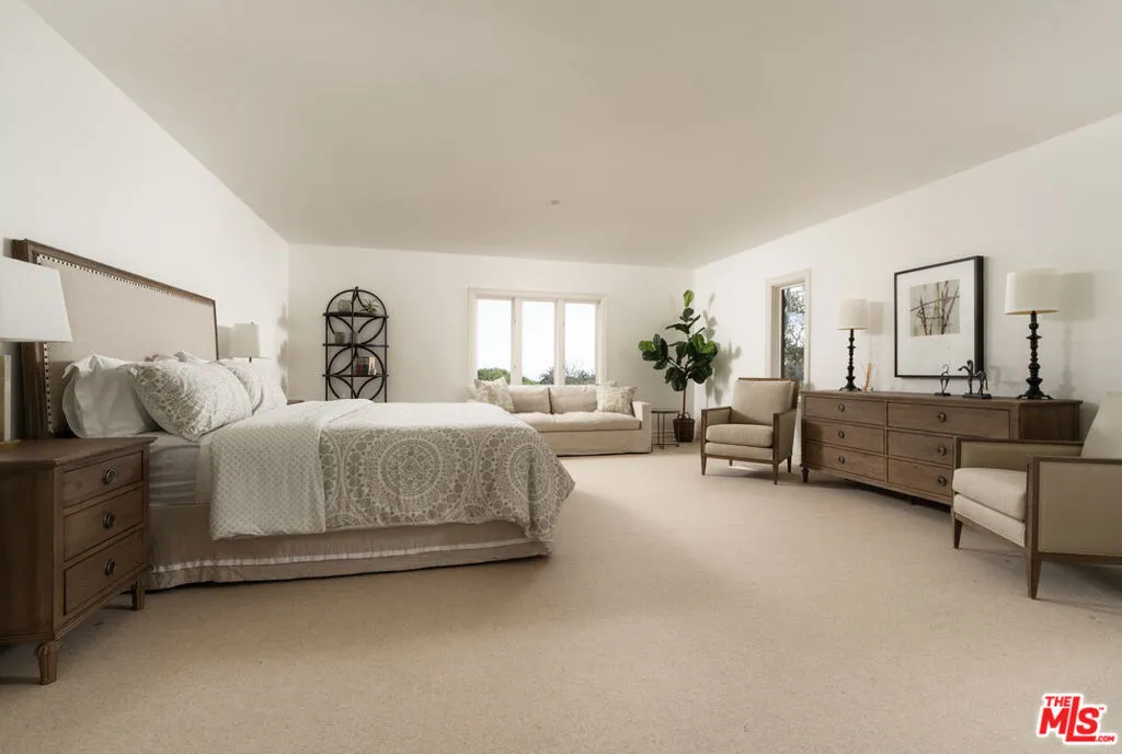 Santa Barbara, California 93108, United States, 4 Bedrooms Bedrooms, ,5 BathroomsBathrooms,Residential,Active,117929