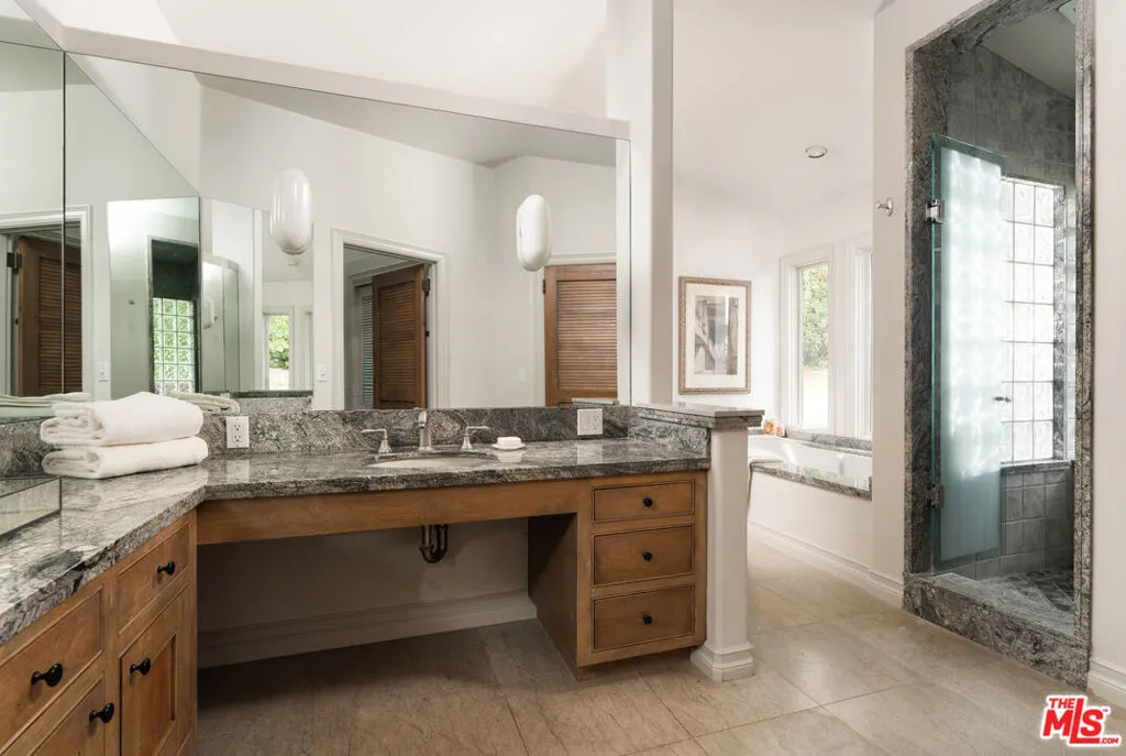 Santa Barbara, California 93108, United States, 4 Bedrooms Bedrooms, ,5 BathroomsBathrooms,Residential,Active,117929