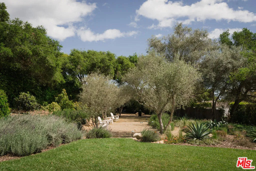 Santa Barbara, California 93108, United States, 4 Bedrooms Bedrooms, ,5 BathroomsBathrooms,Residential,Active,117929