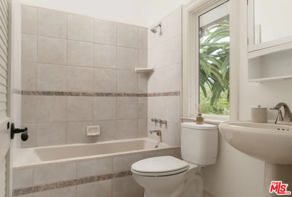 Santa Barbara, California 93108, United States, 4 Bedrooms Bedrooms, ,5 BathroomsBathrooms,Residential,Active,117929